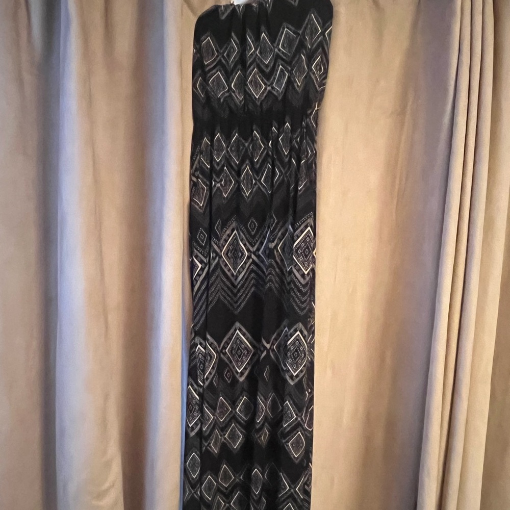 Three Pink Hearts Women’s strapless full length dress . Black and beige